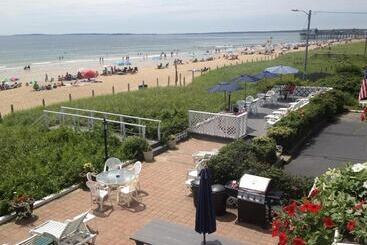 Sandpiper Beachfront Motel
