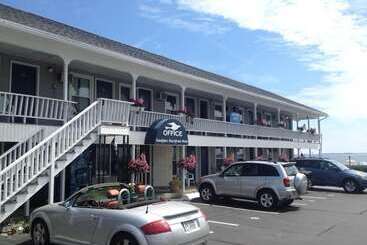 Sandpiper Beachfront Motel