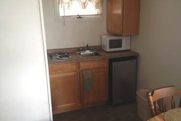Sandpiper Beachfront Motel