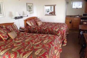 Sandpiper Beachfront Motel