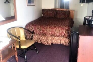 Sandpiper Beachfront Motel