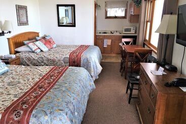 Sandpiper Beachfront Motel