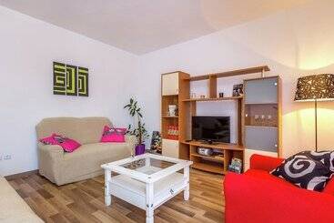 Modern Apartment In Pula With Balcony - Pula