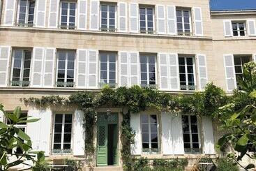 پانسیون L Hôtel Particulier Du 12
