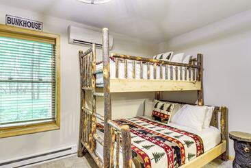 Lake Access & Hot Tub: Forest View Poconos Cabin