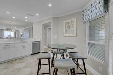 502 Summerhouse By Avantstay Ocean Front Condo W/ Community Pool Access