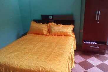 Hostal Manzzanares   Hostel