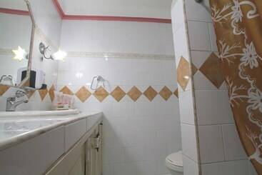 تختخواب و صبحانه Hostal Los Balcones