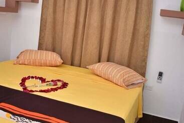 تختخواب و صبحانه Hostal Mimi's Palace