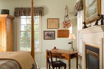 تختخواب و صبحانه Montford Inn & Cottages