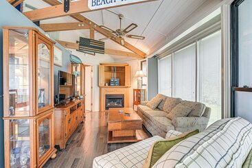 بيت ريفى Myrtle Beach Tree House  W/ Deck ~ 7 Mi To Beach!
