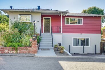 Charming Oakland Home W/ Fireplace & Deck!