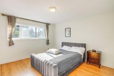 Charming Oakland Home W/ Fireplace & Deck!