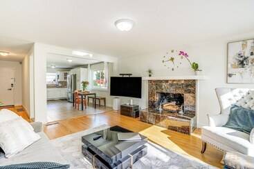 Charming Oakland Home W/ Fireplace & Deck!