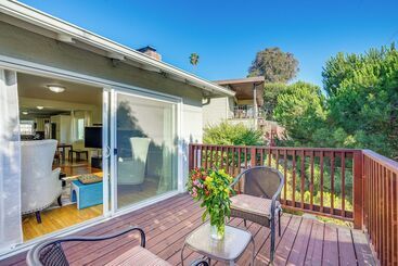 Charming Oakland Home W/ Fireplace & Deck!