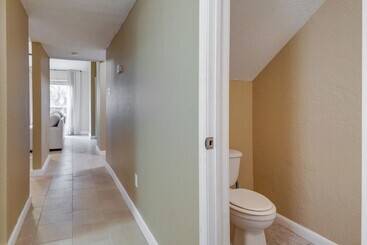 College Station Gem W/ Pool Access Near University