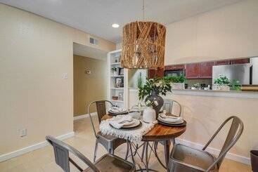 College Station Gem W/ Pool Access Near University