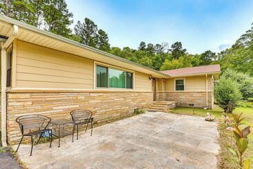 Mt Ida Home W/ Patio: 11 Mi To Lake Ouachita!