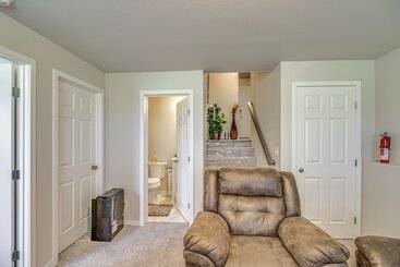 13 Mi To Dtwn Fargo: North Dakota Family Home!