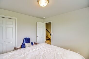 13 Mi To Dtwn Fargo: North Dakota Family Home!