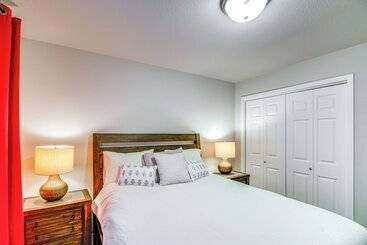 13 Mi To Dtwn Fargo: North Dakota Family Home!