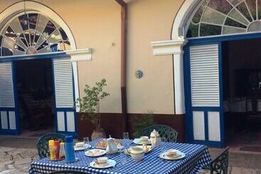 پانسیون Hostal Colonial Alelusa