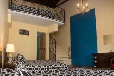 پانسیون Hostal Colonial Alelusa