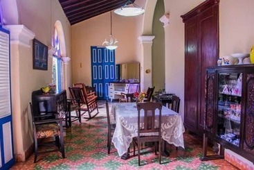 پانسیون Hostal Colonial Alelusa