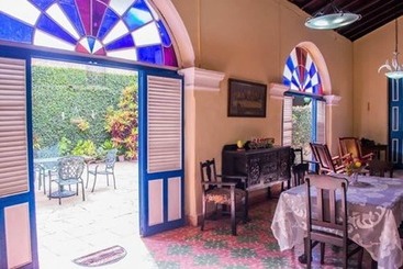 پانسیون Hostal Colonial Alelusa