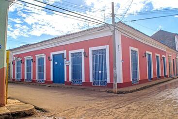 پانسیون Hostal Colonial Alelusa