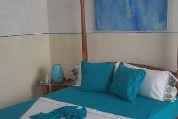 پانسیون Hostal El Zafiro