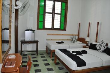 پانسیون Hostal El Zafiro
