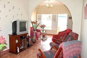پانسیون Hostal Maite Y Luis Trinidad