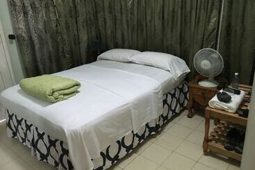پانسیون Hostal Villa Mirty