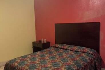 Plaza Motel