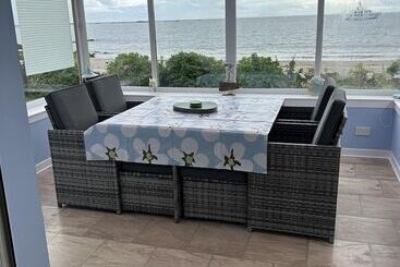 اقامتگاه Unique House In An Idyllic Situation On A Beach