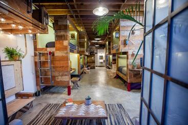هاستل Podshare East Hollywood