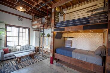 هاستل Podshare East Hollywood