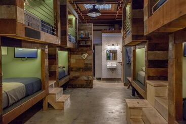 هاستل Podshare East Hollywood