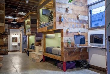 هاستل Podshare East Hollywood