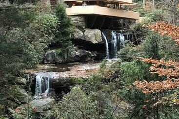 تختخواب و صبحانه Lake Pointe Inn