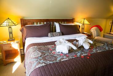 تختخواب و صبحانه Lake Pointe Inn
