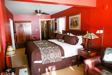 تختخواب و صبحانه Lake Pointe Inn