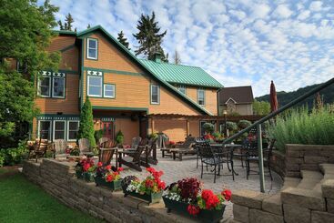 تختخواب و صبحانه Lake Pointe Inn