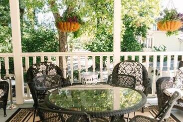 تختخواب و صبحانه Stanley House Inn