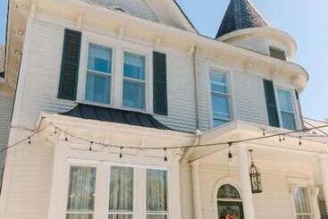 تختخواب و صبحانه Stanley House Inn