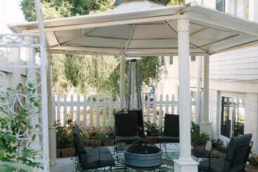 تختخواب و صبحانه Stanley House Inn