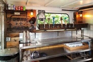 Bunk & Brew Historic Lucas House  Hostel