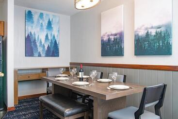 هتل Club Wyndham Glacier Canyon