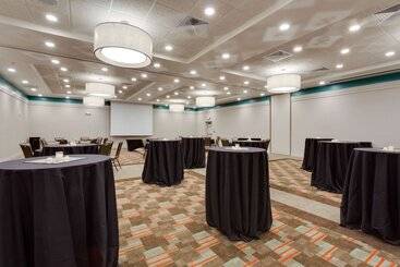هتل Drury Inn & Suites Fort Myers Airport Fgcu